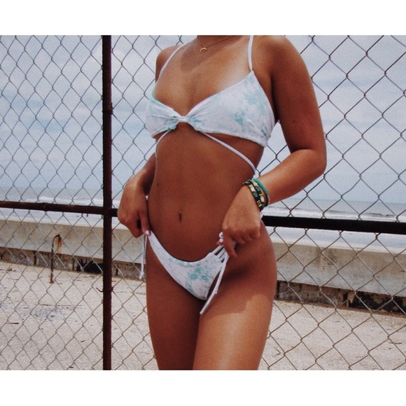 Bikini set - Picture 2 of 2